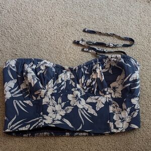 American Eagle Outfitters Blue and White Floral Crop Top